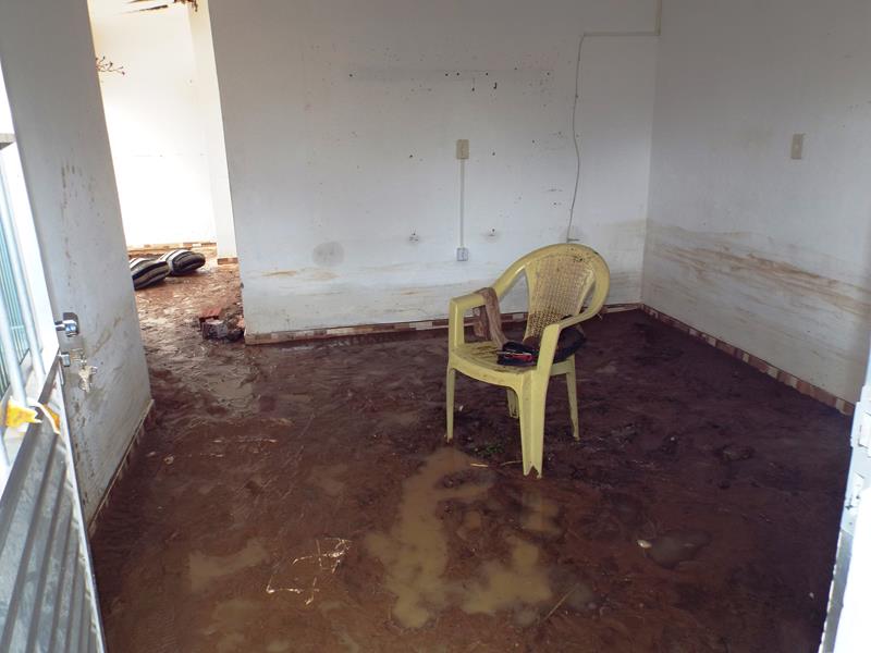 Forte chuva provoca rompimento da parede de barragem e desabriga famílias  - Imagem 26