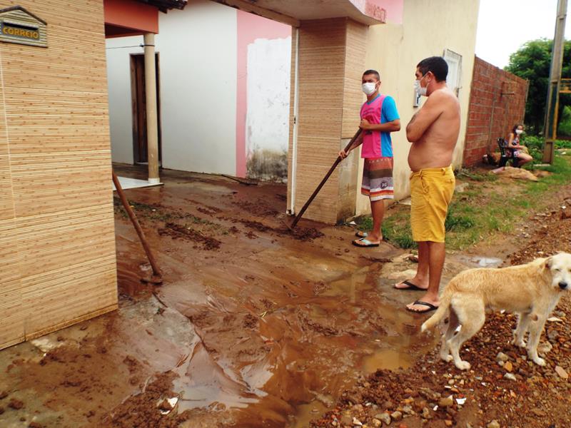 Forte chuva provoca rompimento da parede de barragem e desabriga famílias  - Imagem 29