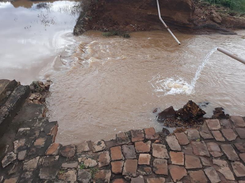 Forte chuva provoca rompimento da parede de barragem e desabriga famílias  - Imagem 46