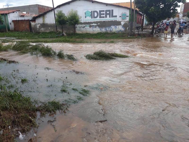Forte chuva provoca rompimento da parede de barragem e desabriga famílias  - Imagem 31