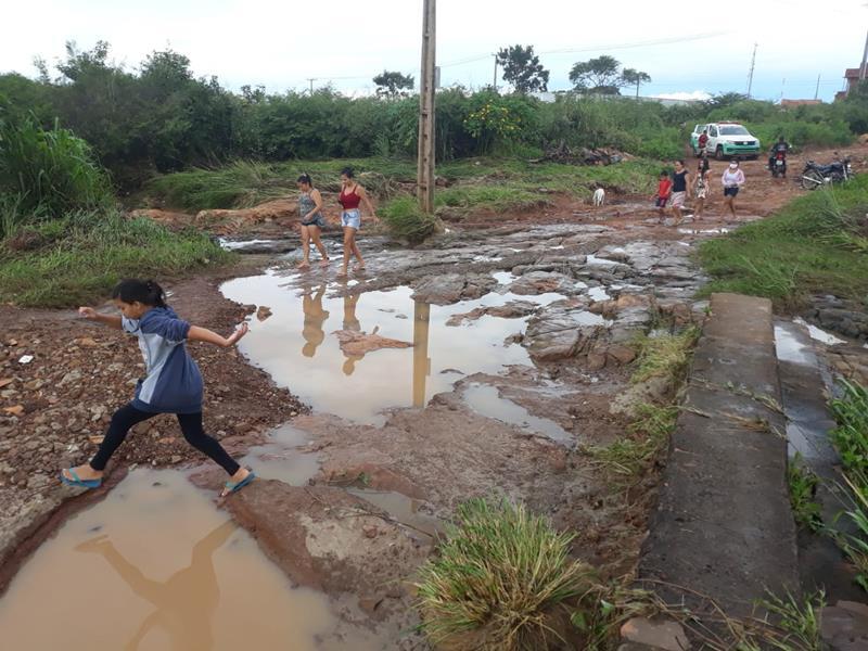Forte chuva provoca rompimento da parede de barragem e desabriga famílias  - Imagem 44