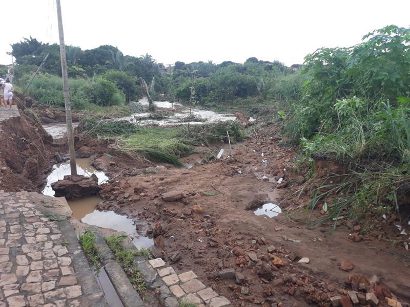 Forte chuva provoca rompimento da parede de barragem e desabriga famílias  - Imagem 45