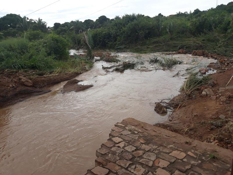 Forte chuva provoca rompimento da parede de barragem e desabriga famílias  - Imagem 37