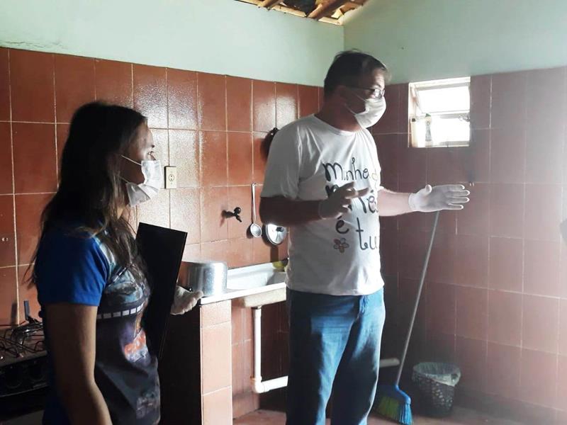 Equipe da SEMAS visita famílias do Bairro Chapadinha que também tiveram prejuízos com o rompimento da barragem  - Imagem 5