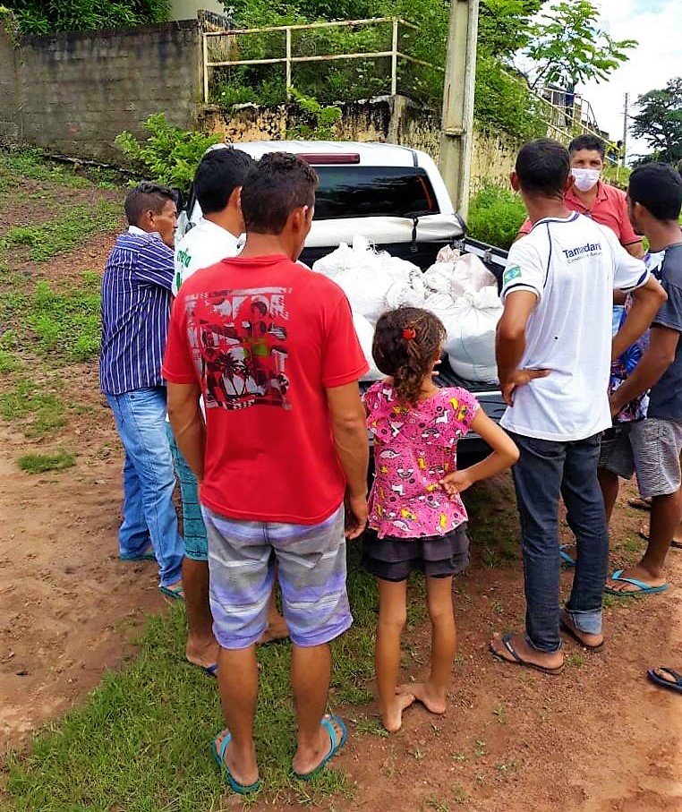 Defesa Civil realiza entrega de cestas de alimentos as famílias desabrigadas - Imagem 5