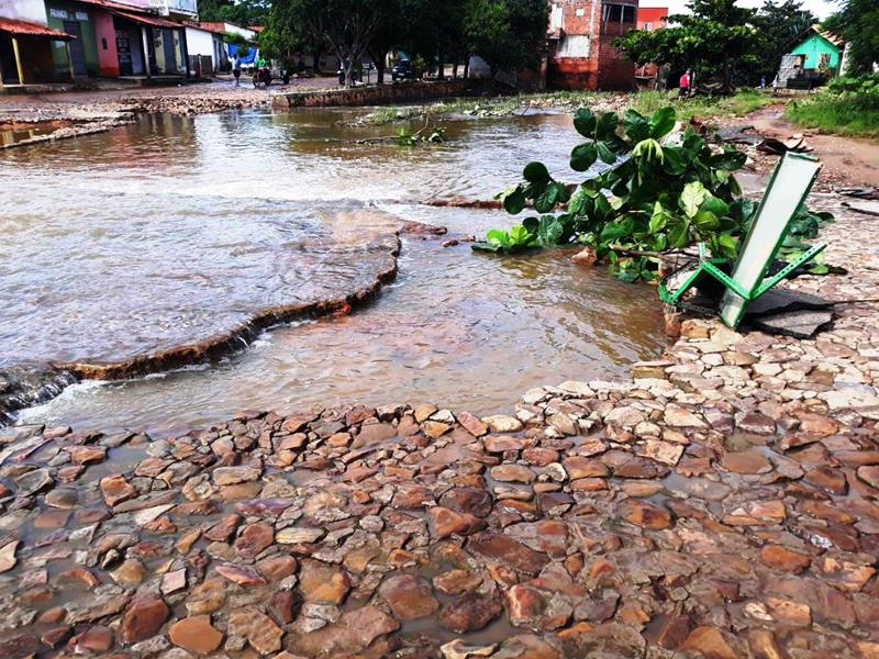 Equipe da SEMAS visita famílias do Bairro Chapadinha que também tiveram prejuízos com o rompimento da barragem  - Imagem 28