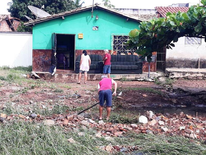 Equipe da SEMAS visita famílias do Bairro Chapadinha que também tiveram prejuízos com o rompimento da barragem  - Imagem 34