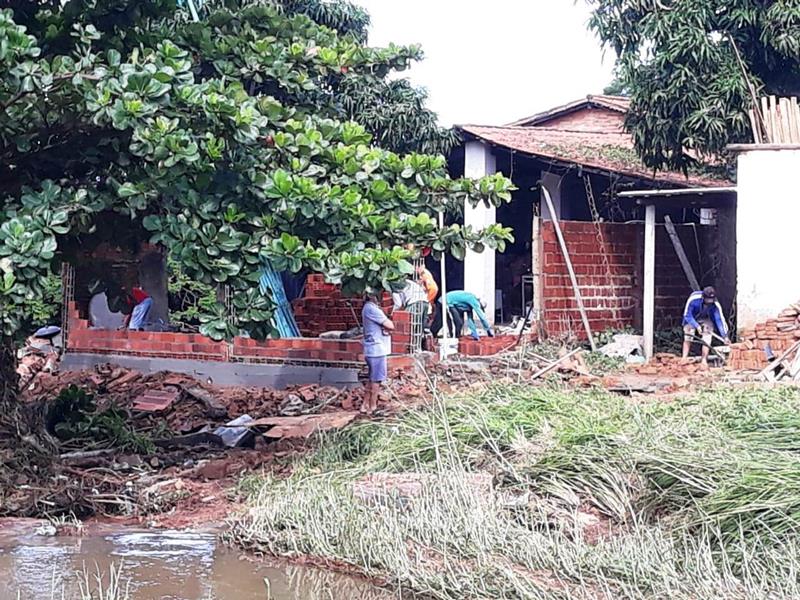 Equipe da SEMAS visita famílias do Bairro Chapadinha que também tiveram prejuízos com o rompimento da barragem  - Imagem 27