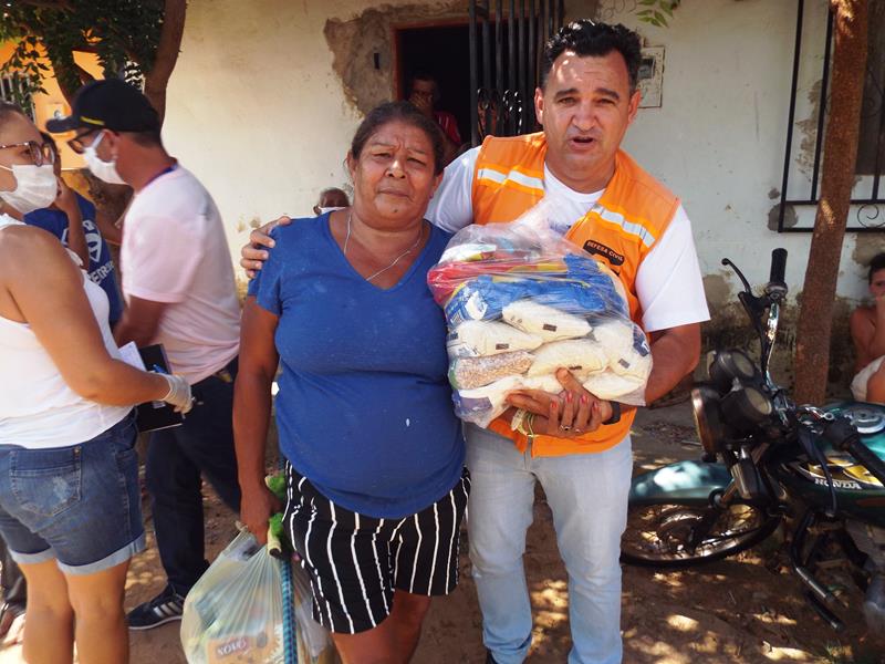 Município faz entrega de cestas de alimentos, roupas, e colchões as famílias dos Bairros Barragem e Cristo Rei  - Imagem 51
