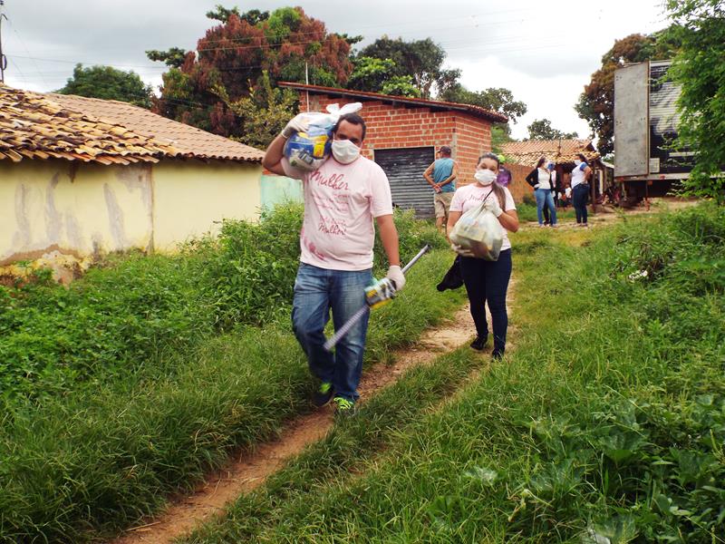 Município faz entrega de cestas de alimentos, roupas, e colchões as famílias dos Bairros Barragem e Cristo Rei  - Imagem 22