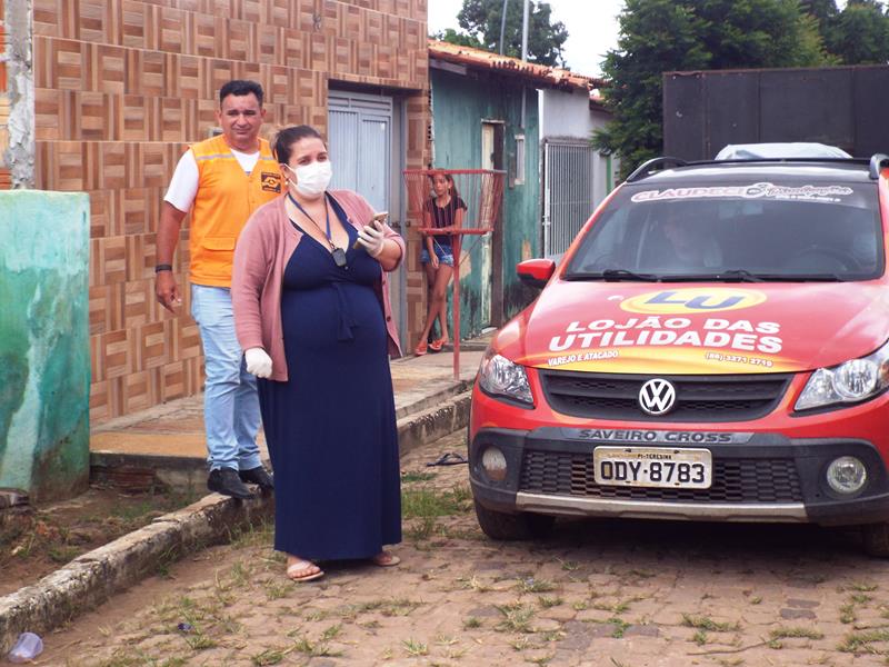 Município faz entrega de cestas de alimentos, roupas, e colchões as famílias dos Bairros Barragem e Cristo Rei  - Imagem 24