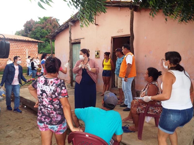 Município faz entrega de cestas de alimentos, roupas, e colchões as famílias dos Bairros Barragem e Cristo Rei  - Imagem 29