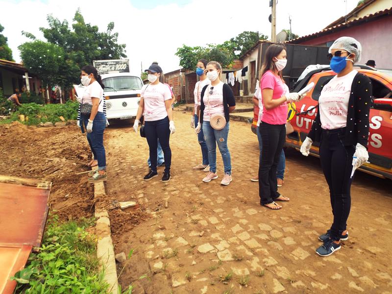 Município faz entrega de cestas de alimentos, roupas, e colchões as famílias dos Bairros Barragem e Cristo Rei  - Imagem 12