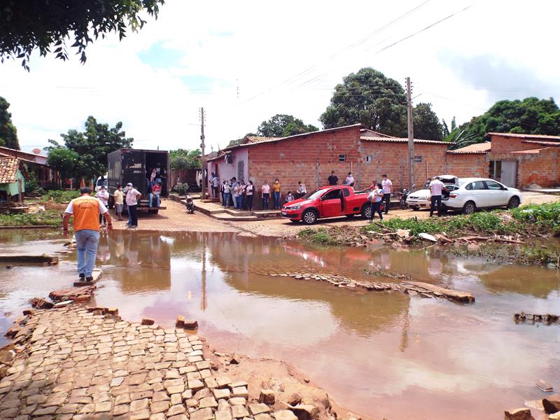 Município faz entrega de cestas de alimentos, roupas, e colchões as famílias dos Bairros Barragem e Cristo Rei  - Imagem 43