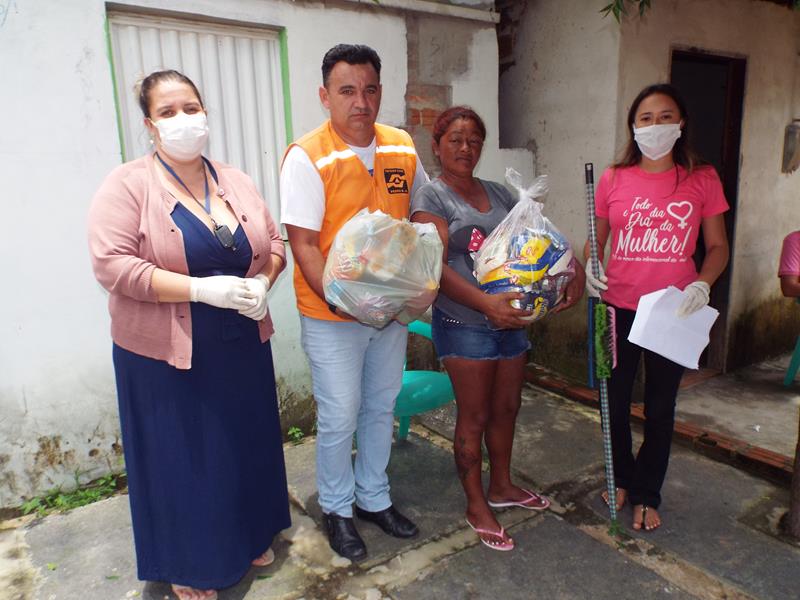 Município faz entrega de cestas de alimentos, roupas, e colchões as famílias dos Bairros Barragem e Cristo Rei  - Imagem 38