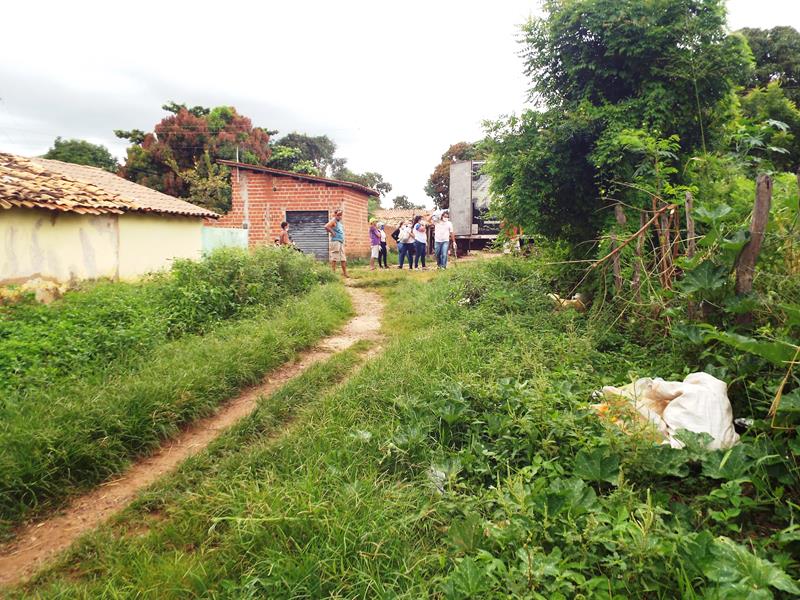 Município faz entrega de cestas de alimentos, roupas, e colchões as famílias dos Bairros Barragem e Cristo Rei  - Imagem 21