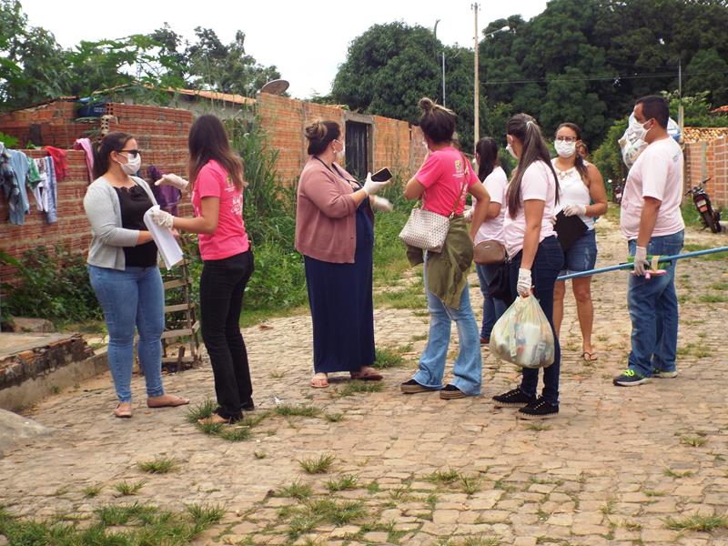Município faz entrega de cestas de alimentos, roupas, e colchões as famílias dos Bairros Barragem e Cristo Rei  - Imagem 35