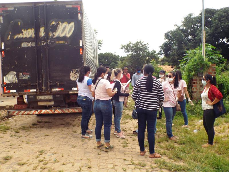 Município faz entrega de cestas de alimentos, roupas, e colchões as famílias dos Bairros Barragem e Cristo Rei  - Imagem 15