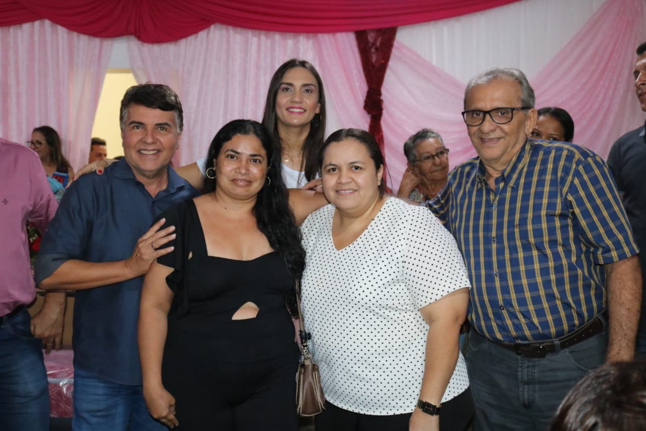 Mulheres de Monsenhor Gil ganham big festa em seu dia - Imagem 8