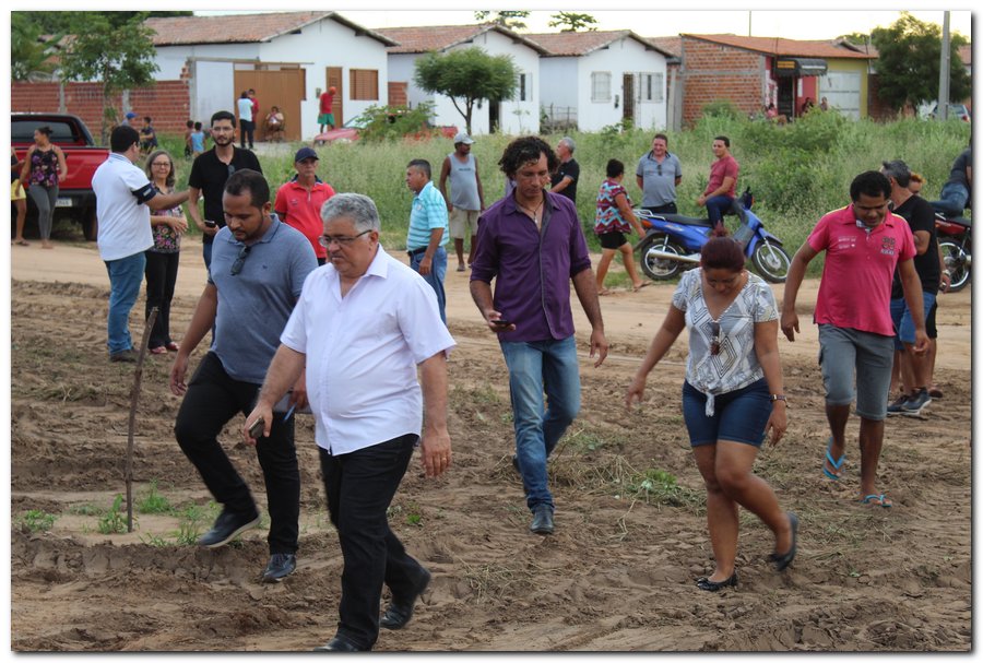 Prefeito Silva Júnior assina ordens de serviço para realização de obras  - Imagem 10