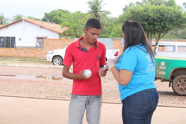 Secretaria Municipal de Saúde distribuiu máscaras e álcool em gel  - Imagem 4