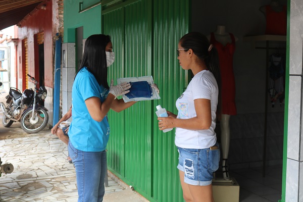 Secretaria Municipal de Saúde distribuiu máscaras e álcool em gel  - Imagem 10