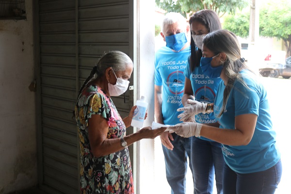 Secretaria Municipal de Saúde distribuiu máscaras e álcool em gel  - Imagem 5