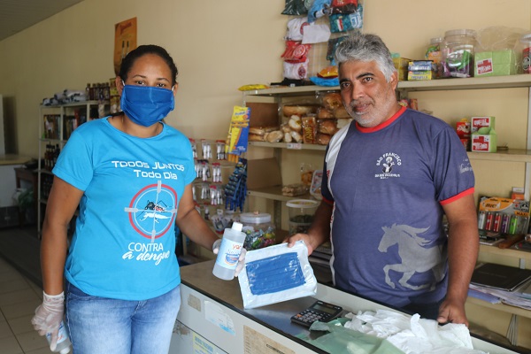 Secretaria Municipal de Saúde distribuiu máscaras e álcool em gel  - Imagem 8