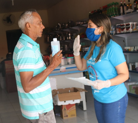 Secretaria Municipal de Saúde distribuiu máscaras e álcool em gel 