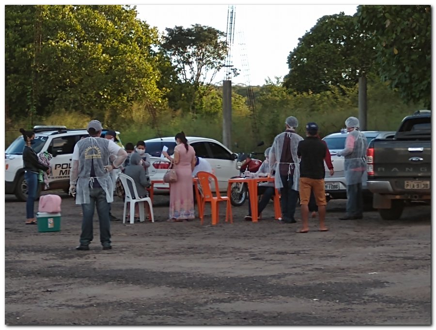Mais um ônibus foi abordado pela equipe da saúde na tarde dessa segunda-feira (20) - Imagem 3