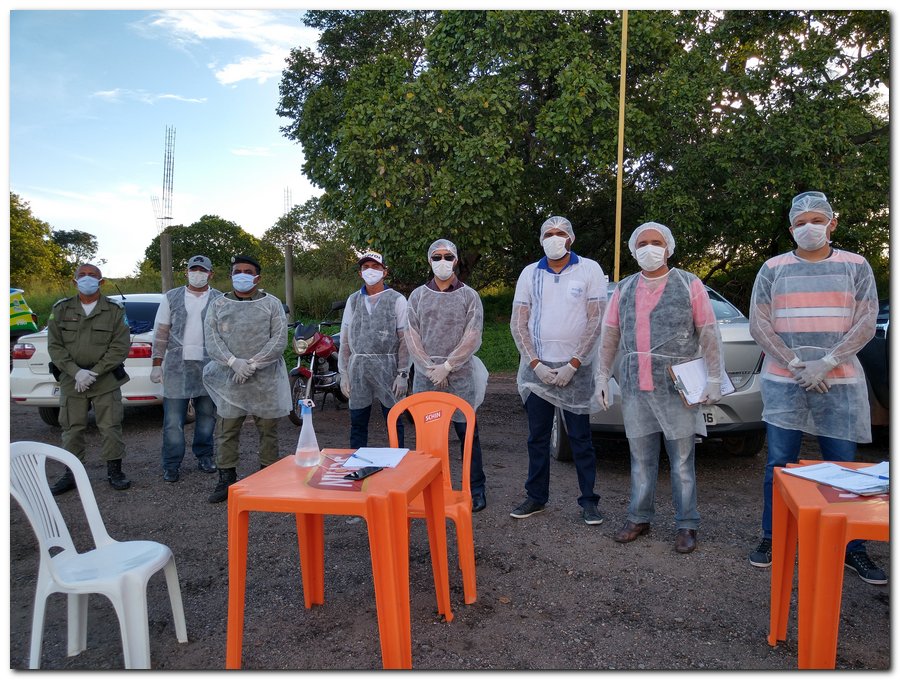 Mais um ônibus foi abordado pela equipe da saúde na tarde dessa segunda-feira (20) - Imagem 12