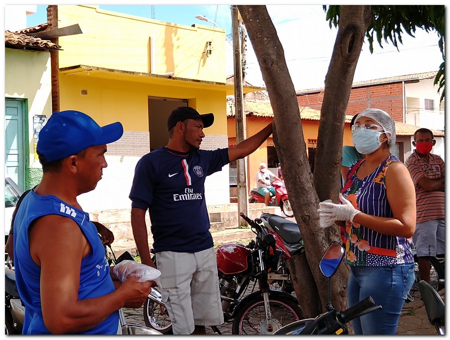 Equipe de profissionais da Secretaria Municipal de Saúde distribuem mascaras  - Imagem 10