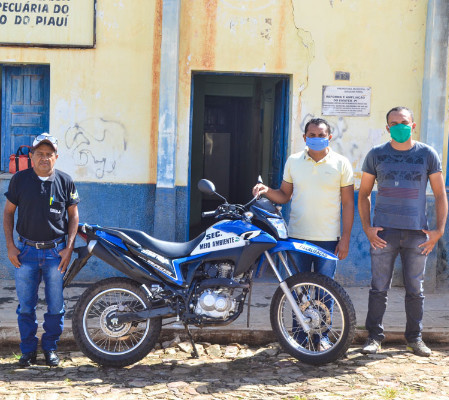 Prefeitura de Joaquim Pires adquire motocicleta para Secretaria do Meio Ambiente