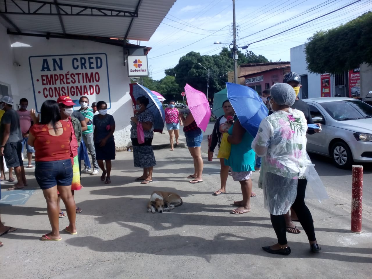 Prefeito faz distribuição de máscaras e apela para quem for sair de casa que use as mesmas - Imagem 5