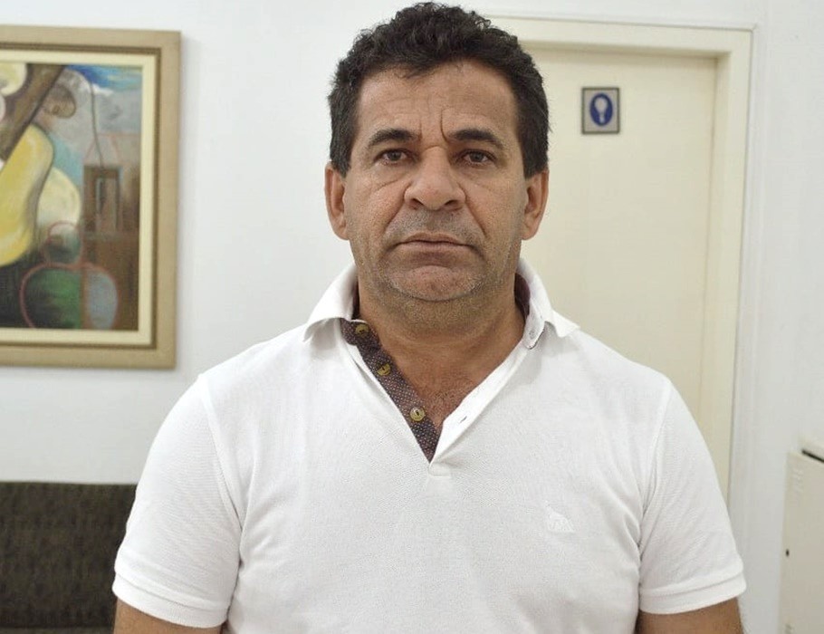 Prefeito Zé Carlos antecipa salários dos servidores de Jatobá do Piauí em face da Covid-19 e da semana santa