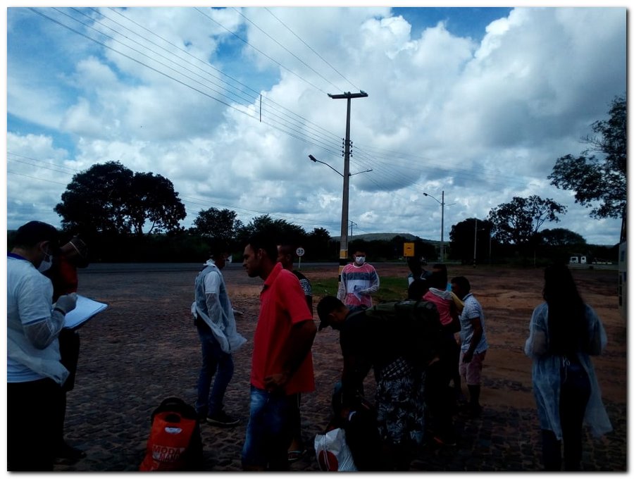 Equipe da Sáude de Inhuma abordam ônibus clandestinos que chegaram de São Paulo - Imagem 3