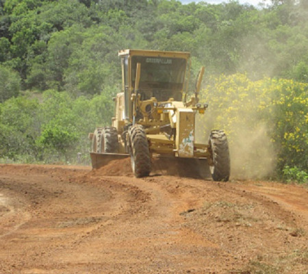 Prefeitura inicia recuperação de estradas em São João da Serra