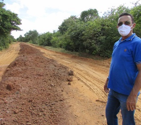 Prefeitura de São João da Serra realiza recuperação da estrada para Santa Cruz dos Milagres