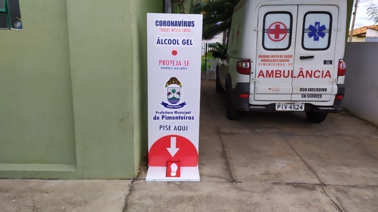 Distribuição de totens com álcool em gel pelos locais públicos de Pimenteiras 