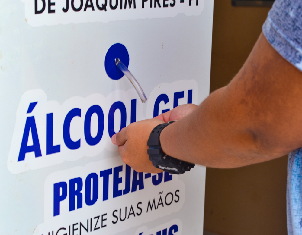 Prefeitura de Joaquim Pires adquire dispensadores com álcool em gel - Imagem 1