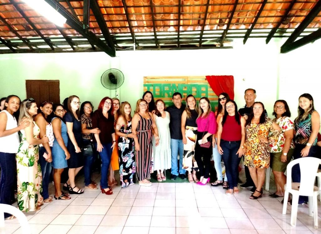 Jatobá do Piauí antecipa salários de professores e paga abono de férias