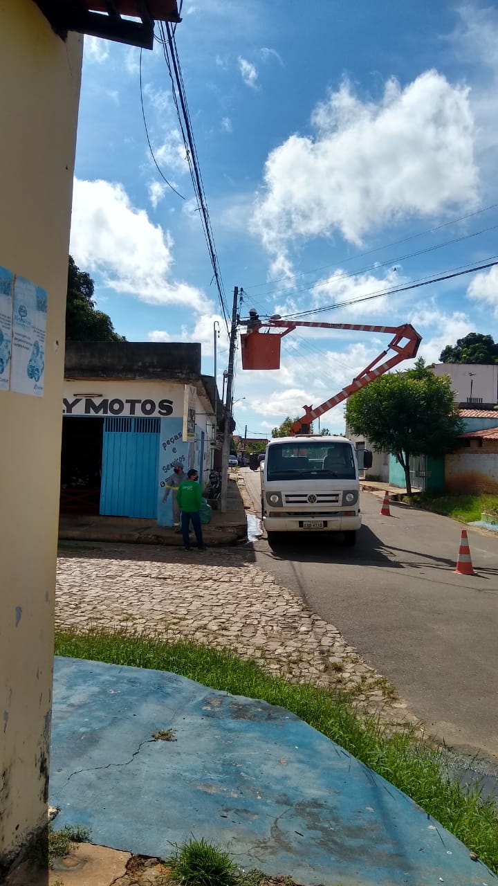 Prefeitura de Água Branca realiza manutenção do sistema de iluminação nos bairros Compasa e Campo Novo - Imagem 1