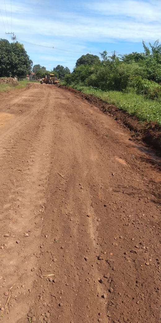 Prefeitura de Água Branca realiza serviço de recuperação de estradas nas comunidades Angicos e Tinguis - Imagem 2