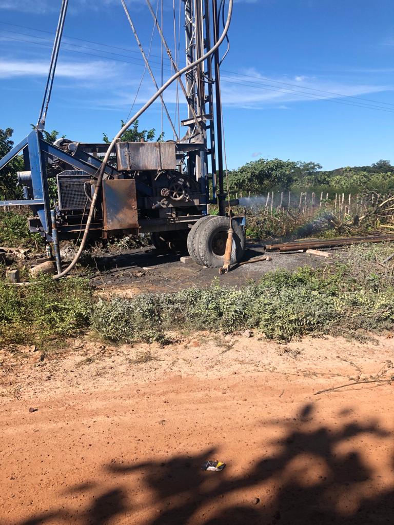 Prefeito Genival Bezerra visita mais duas obras de perfuração de poços tubulares - Imagem 2