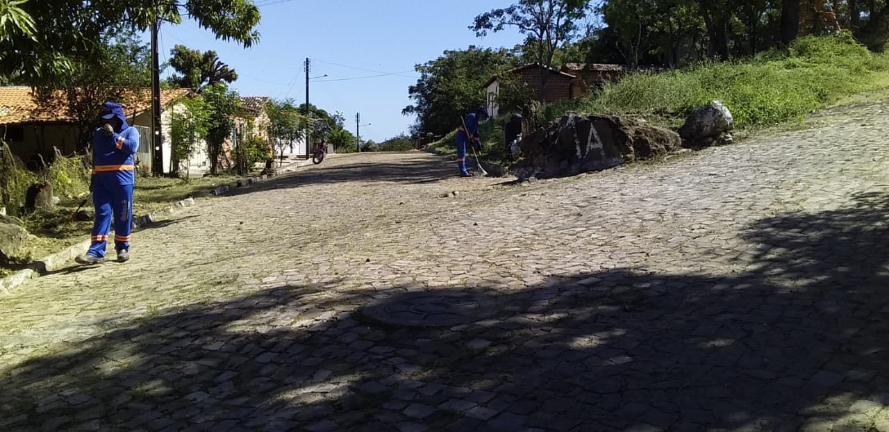 Prefeitura de Monsenhor Gil não cessa os trabalhos de limpeza das vias públicas, mesmo em tempos de pandemia - Imagem 6