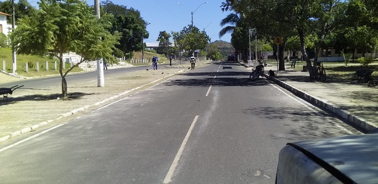 Prefeitura de Monsenhor Gil não cessa os trabalhos de limpeza das vias públicas, mesmo em tempos de pandemia