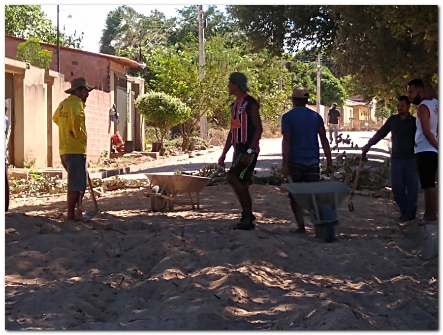 Bairro Senhora é beneficiado com calçamento - Imagem 3