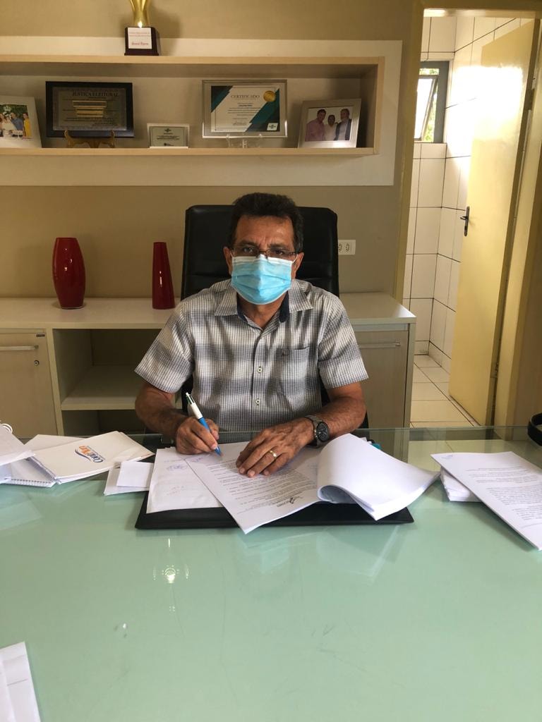 Prefeito Genival Bezerra assina ordens de serviços para construção de secretarias e ponte - Imagem 4