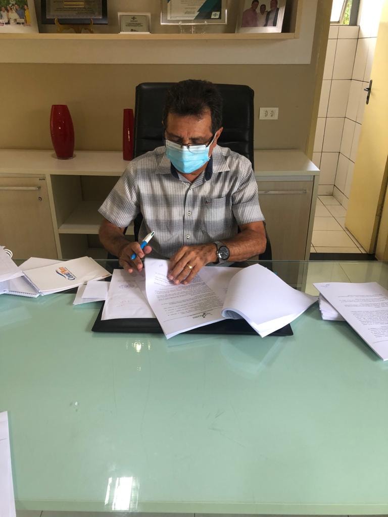 Prefeito Genival Bezerra assina ordens de serviços para construção de secretarias e ponte - Imagem 3