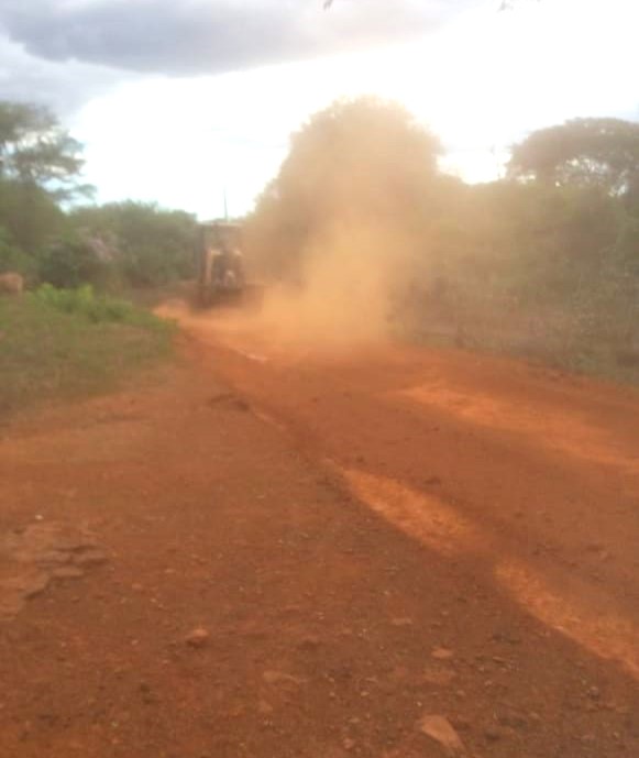 Secretaria de obras e infraestrutura dá continuidade aos trabalhos de recuperação de estradas vicinais na zona rural de Jatobá do Piauí - Imagem 2